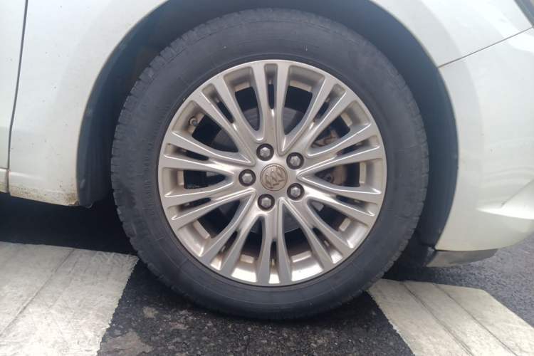 Used Buick GT 2016 15N Manual Luxury Version Right Front Wheel Hub