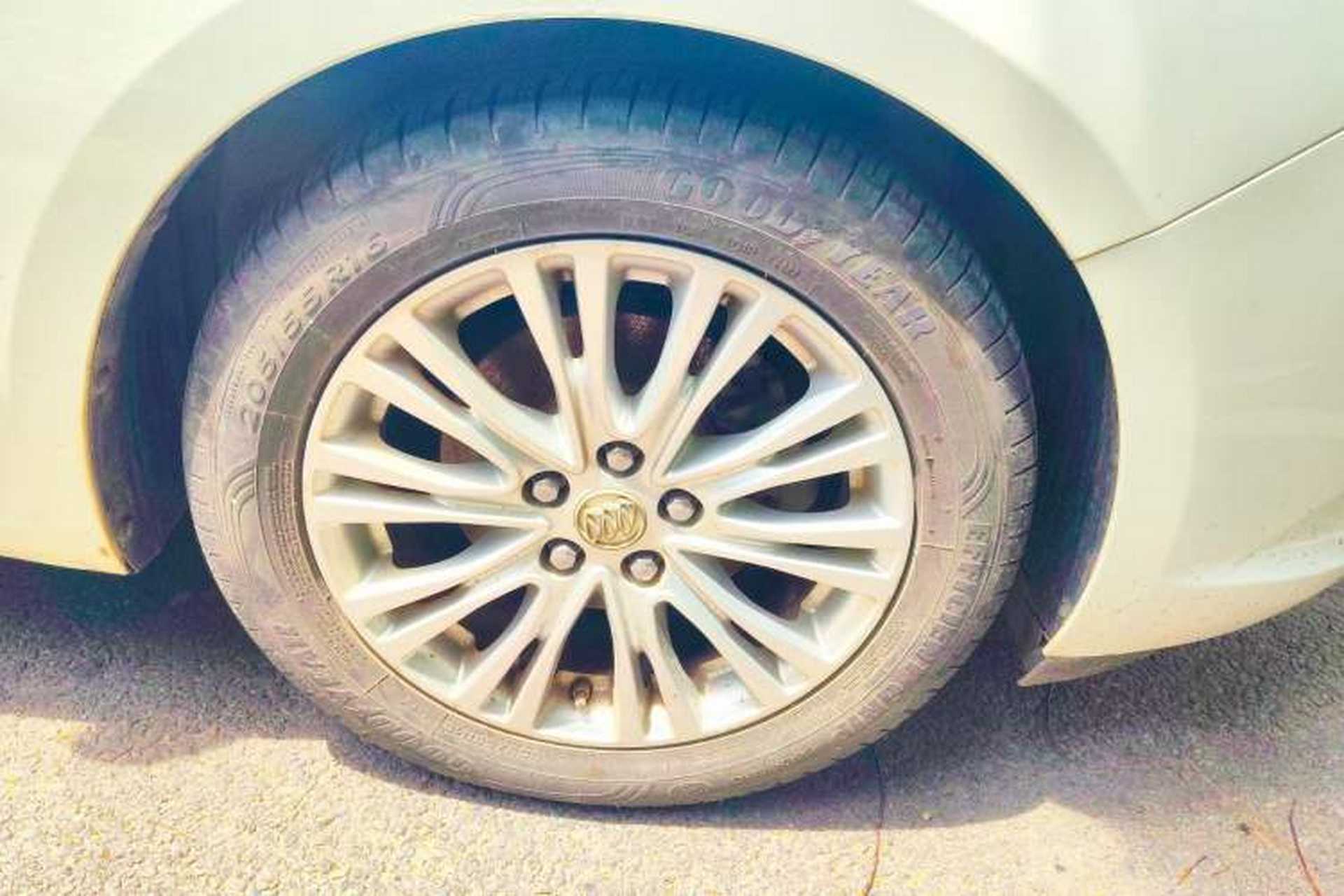 Used Buick GT 2016 15N Manual Elite Edition Right Front Wheel Hub