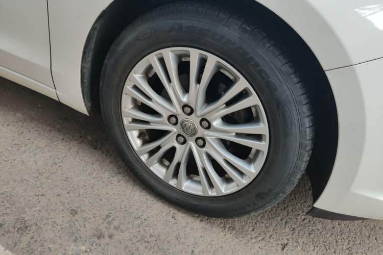 Used Buick GT 2016 15N Automatic Elite Edition Right Front Wheel Hub