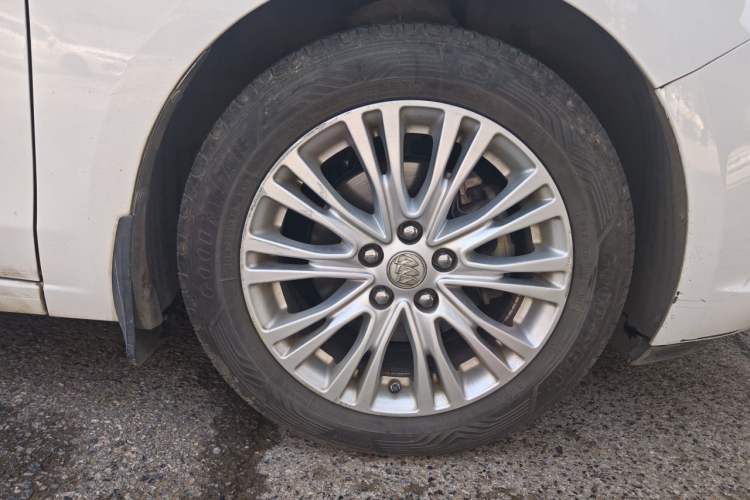 Used Buick GT 2016 15N Automatic Elite Edition Right Front Wheel Hub