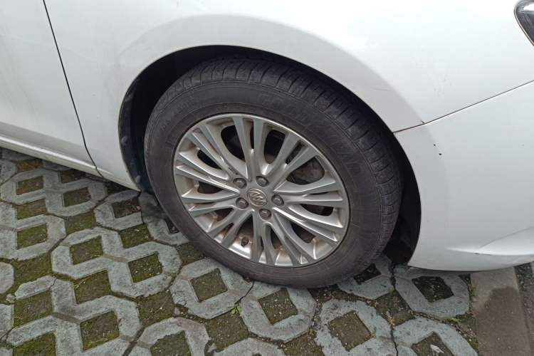 Used Buick GT 2016 15N Automatic Elite Edition Right Front Wheel Hub