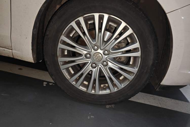 Used Buick GT 2016 15N Automatic Entry-Level Trim Right Front Wheel Hub