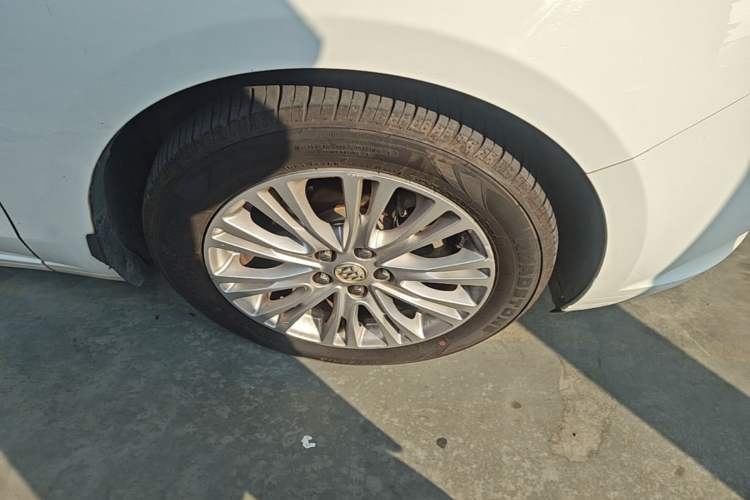 Used Buick GT 2016 15N Automatic Elite Edition Right Front Wheel Hub