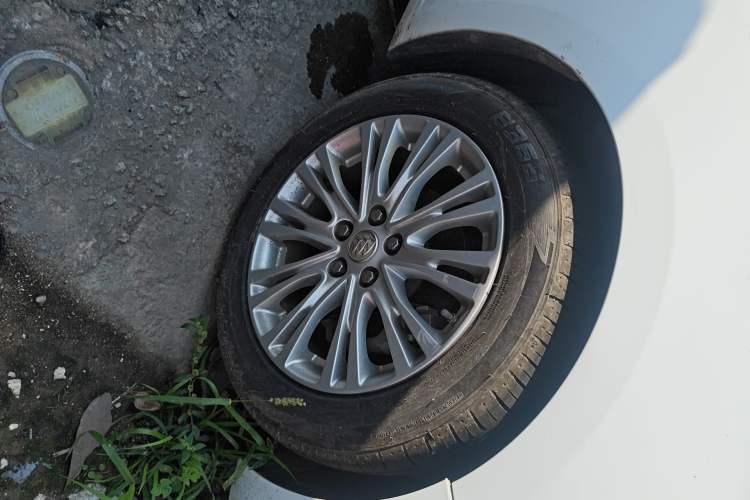 Used Buick GT 2016 15N Automatic Elite Edition Right Front Wheel Hub