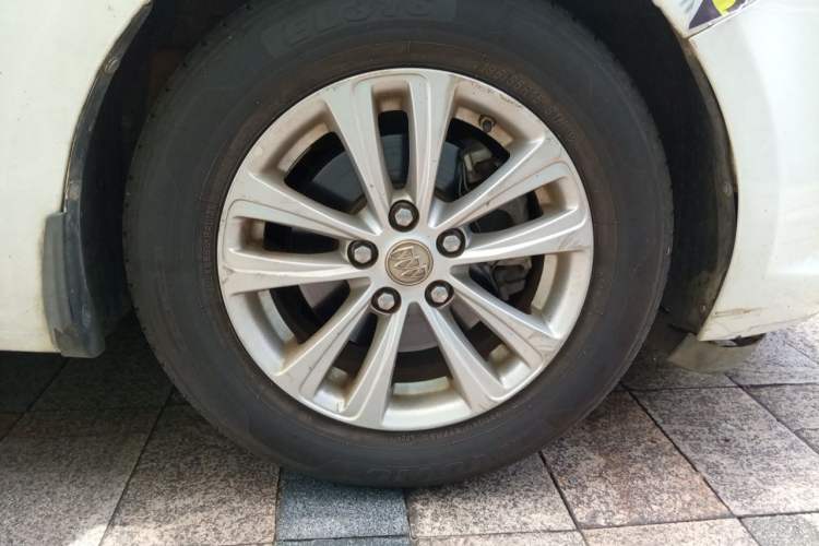 Used Buick GT 2016 15N Automatic Entry-Level Trim Right Front Wheel Hub