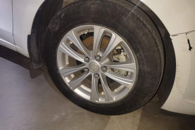 Used Buick GT 2016 15N Automatic Entry-Level Trim Right Front Wheel Hub