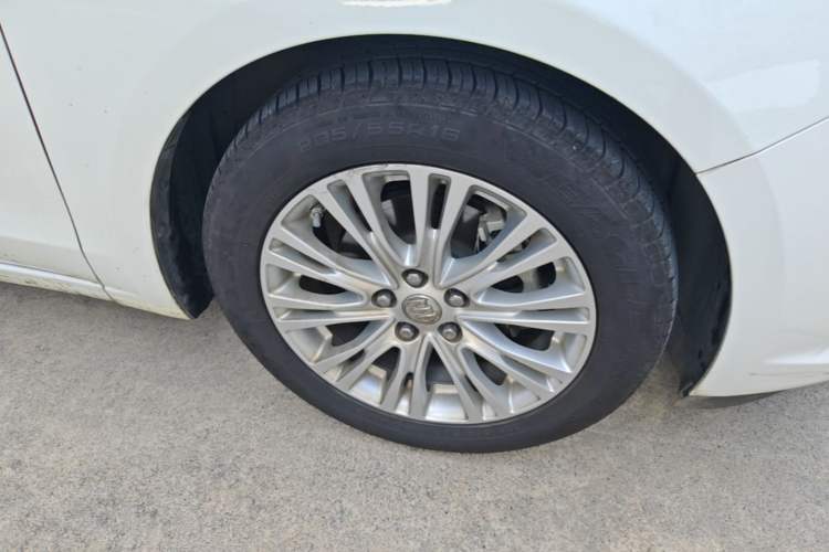 Used Buick GT 2016 15N Automatic Elite Edition Right Front Wheel Hub