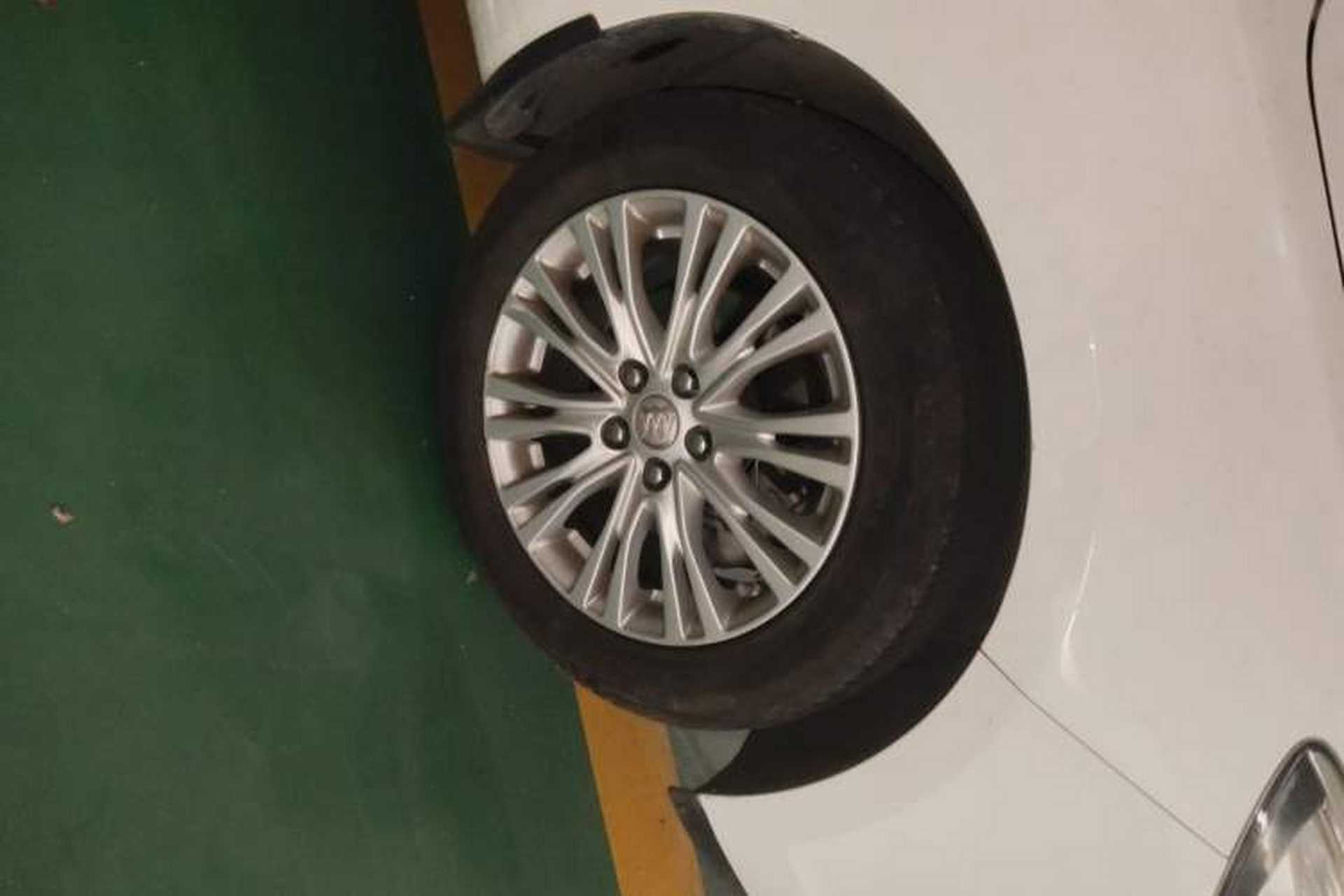 Used Buick GT 2016 15N Automatic Elite Edition Right Front Wheel Hub