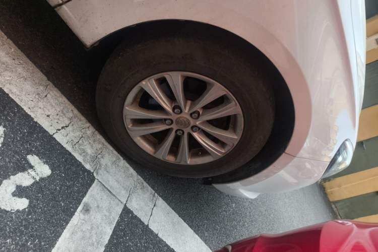 Used Buick GT 2016 15N Manual Entry-Level Trim Right Front Wheel Hub