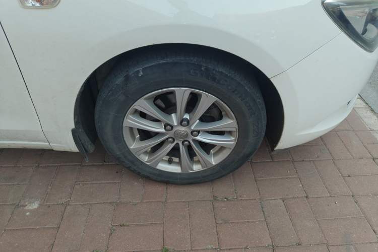Used Buick GT 2016 15N Manual Entry-Level Trim Right Front Wheel Hub