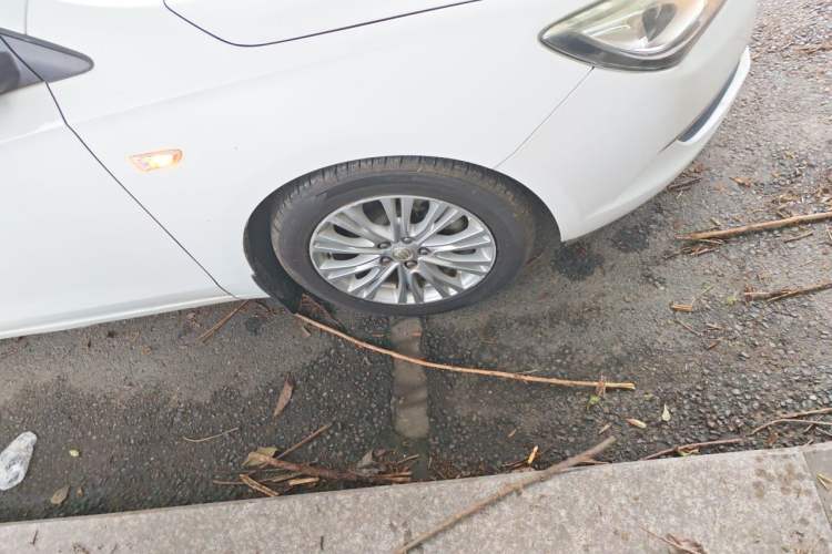 Used Buick GT 2016 15N Automatic Elite Edition Right Front Wheel Hub