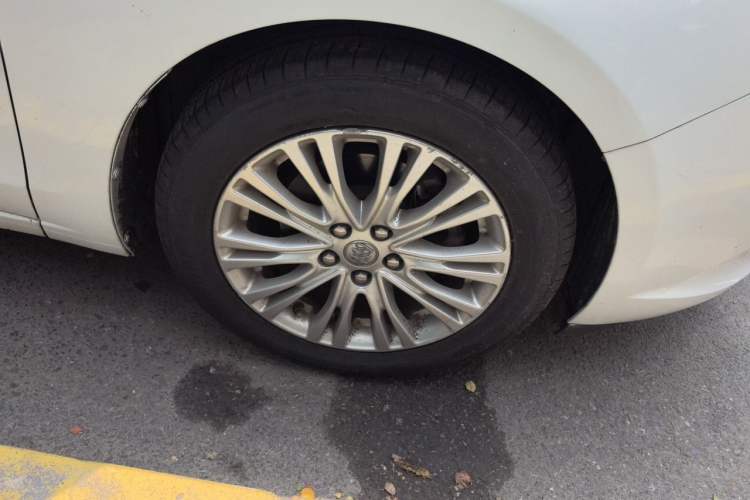 Used Buick GT 2016 15N Manual Elite Edition Right Front Wheel Hub