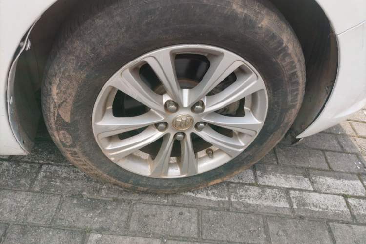 Used Buick GT 2016 15N Manual Entry-Level Trim Right Front Wheel Hub