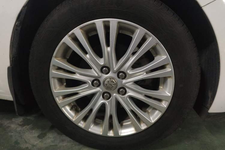 Used Buick GT 2016 15N Automatic Elite Edition Right Front Wheel Hub