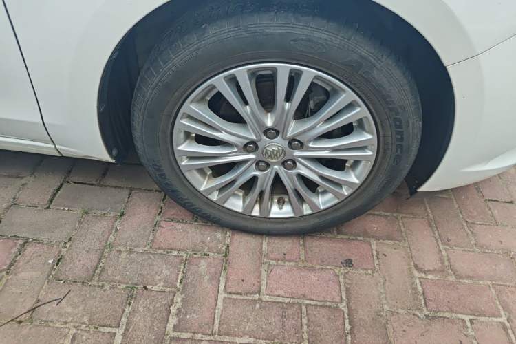 Used Buick GT 2016 15N Manual Elite Edition Right Front Wheel Hub