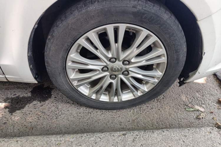 Used Buick GT 2016 15N Automatic Luxury Edition Right Front Wheel Hub