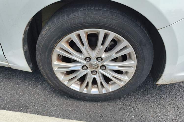 Used Buick GT 2016 15N Automatic Elite Edition Right Front Wheel Hub