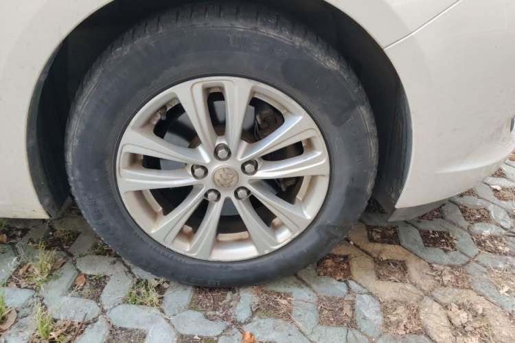 Used Buick GT 2016 15N Manual Entry-Level Trim Right Front Wheel Hub
