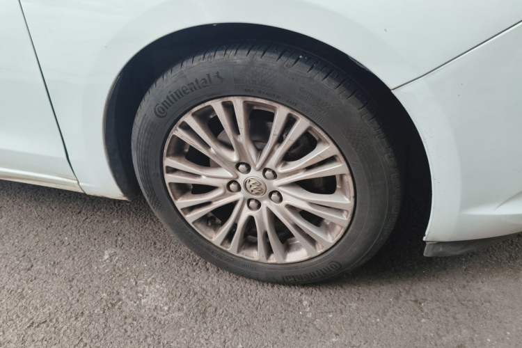 Used Buick GT 2016 15N Automatic Elite Edition Right Front Wheel Hub