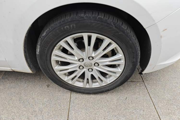 Used Buick GT 2016 15N Manual Elite Edition Right Front Wheel Hub