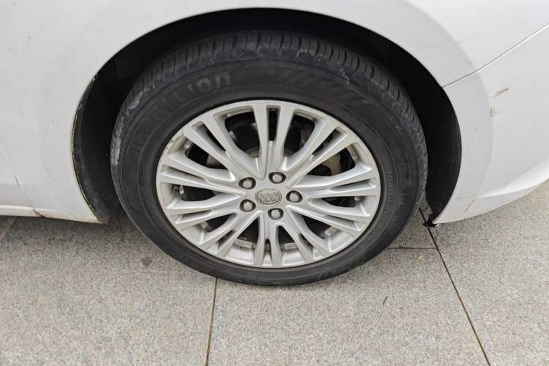 Used Buick GT 2016 15N Manual Elite Edition Right Front Wheel Hub
