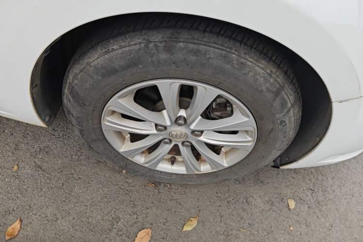 Used Buick GT 2016 15N Automatic Entry-Level Trim Right Front Wheel Hub