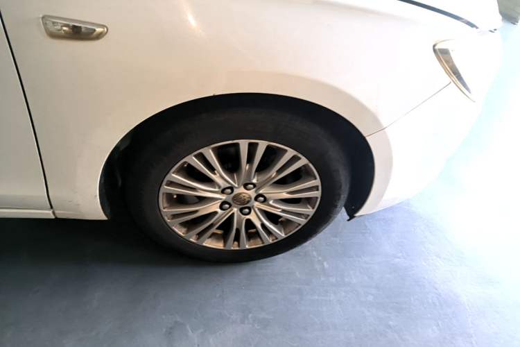 Used Buick GT 2016 15N Automatic Elite Edition Right Front Wheel Hub