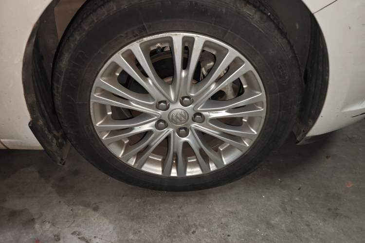 Used Buick GT 2016 15N Automatic Elite Edition Right Front Wheel Hub