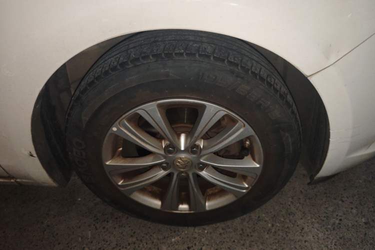 Used Buick GT 2016 15N Manual Entry-Level Trim Right Front Wheel Hub