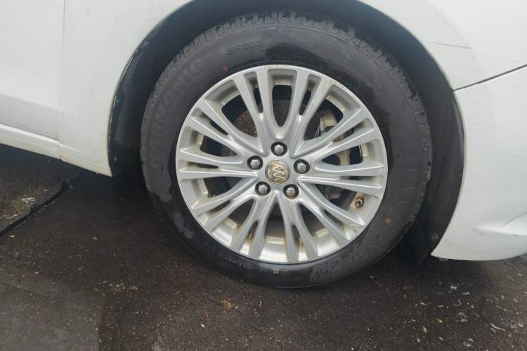 Used Buick GT 2016 15N Automatic Elite Edition Right Front Wheel Hub