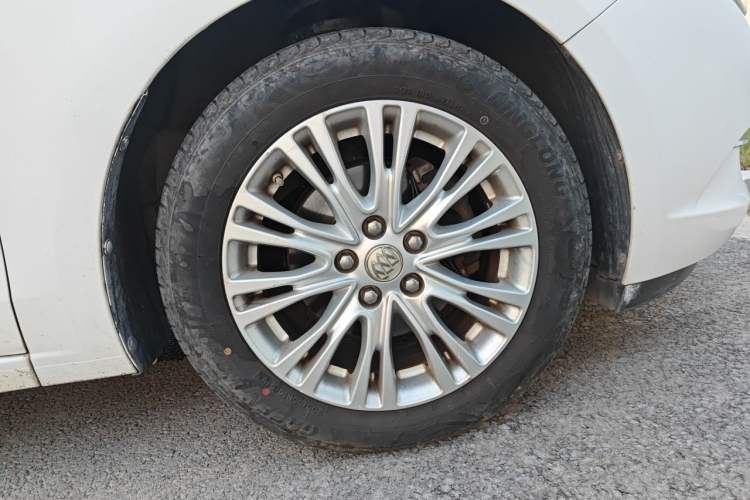 Used Buick GT 2016 15N Manual Elite Edition Right Front Wheel Hub