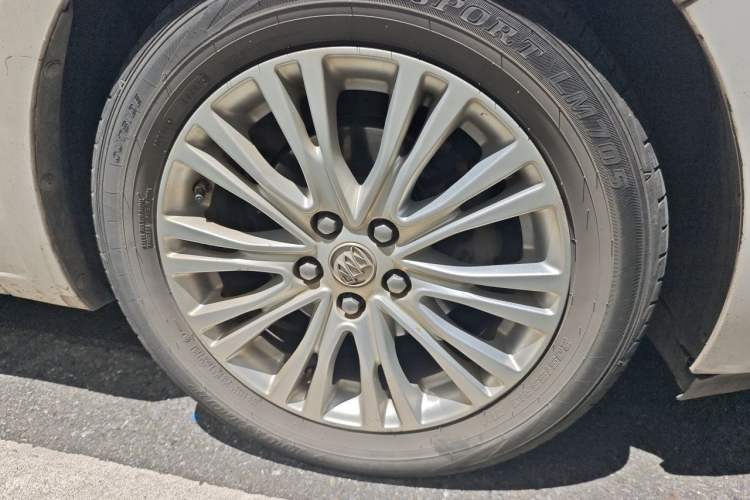 Used Buick GT 2016 15N Automatic Elite Edition Right Front Wheel Hub