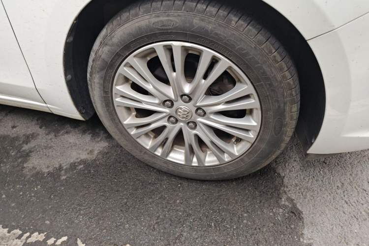Used Buick GT 2016 15N Automatic Luxury Edition Right Front Wheel Hub