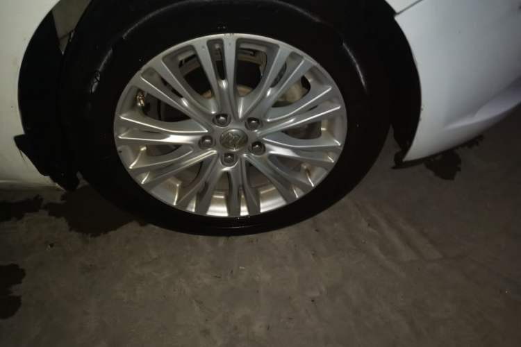 Used Buick GT 2016 15N Automatic Elite Edition Right Front Wheel Hub
