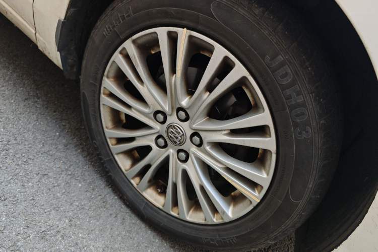Used Buick GT 2016 15N Manual Elite Edition Right Front Wheel Hub