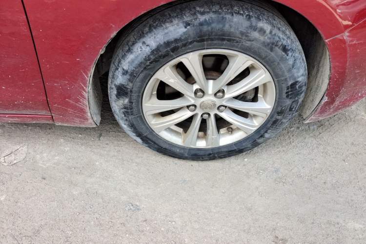 Used Buick GT 2016 15N Automatic Entry-Level Trim Right Front Wheel Hub
