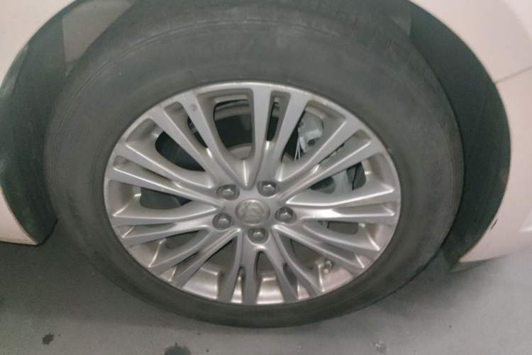 Used Buick GT 2016 15N Automatic Elite Edition Right Front Wheel Hub