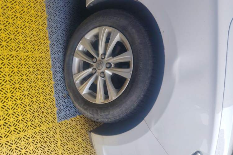Used Buick GT 2016 15N Manual Entry-Level Trim Right Front Wheel Hub