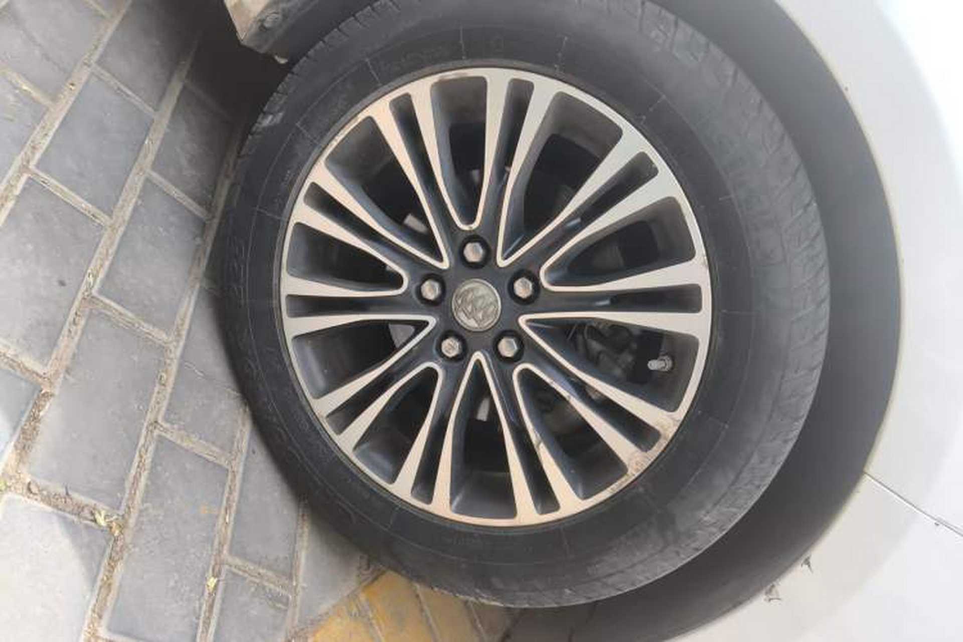Used Buick GT 2016 18T Dual-Clutch Luxury Model Right Front Wheel Hub