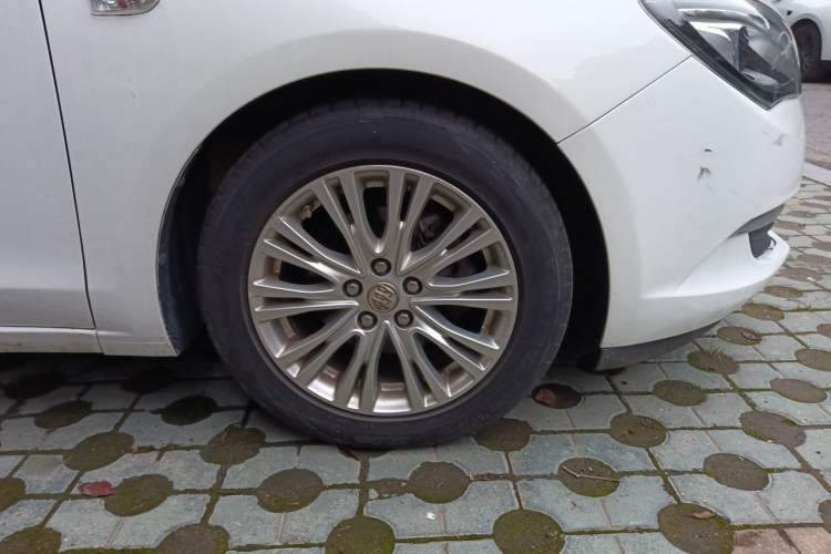 Used Buick GT 2016 15N Automatic Elite Edition Right Front Wheel Hub