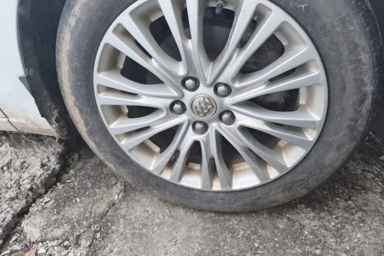 Used Buick GT 2016 15N Automatic Elite Edition Right Front Wheel Hub