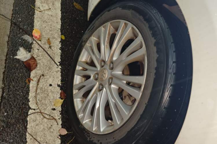 Used Buick GT 2016 15N Automatic Luxury Edition Right Front Wheel Hub