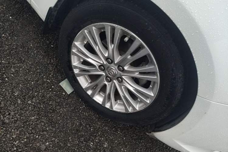 Used Buick GT 2016 15N Automatic Elite Edition Right Front Wheel Hub