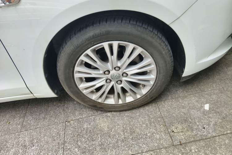 Used Buick GT 2016 15N Automatic Elite Edition Right Front Wheel Hub