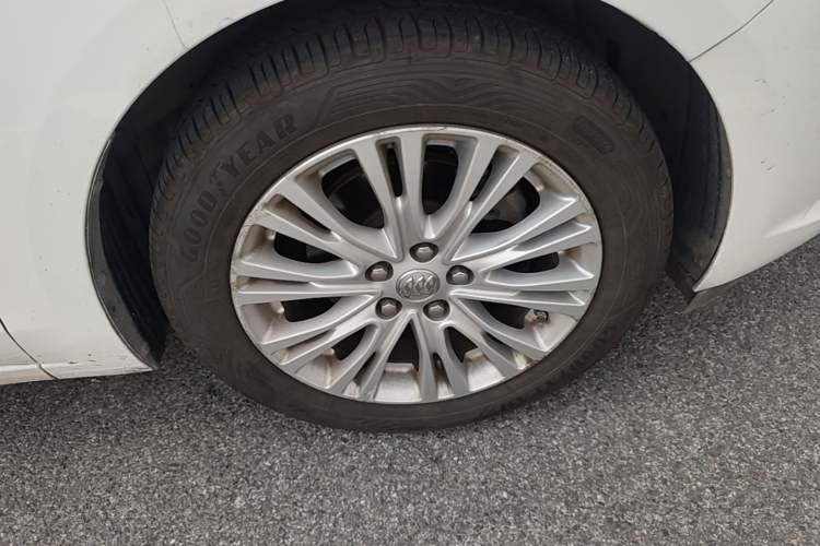 Used Buick GT 2016 15N Automatic Luxury Edition Right Front Wheel Hub