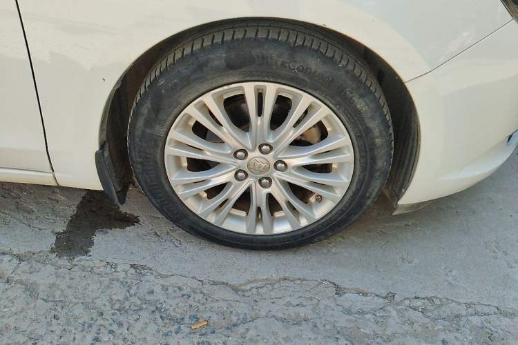 Used Buick GT 2016 15N Manual Elite Edition Right Front Wheel Hub