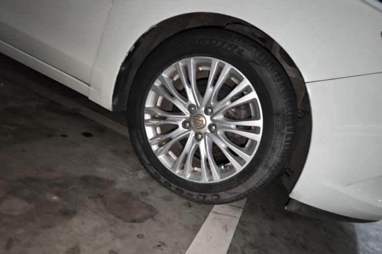 Used Buick GT 2016 15N Automatic Elite Edition Right Front Wheel Hub