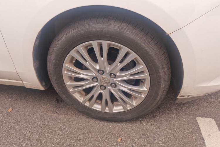 Used Buick GT 2016 15N Automatic Elite Edition Right Front Wheel Hub