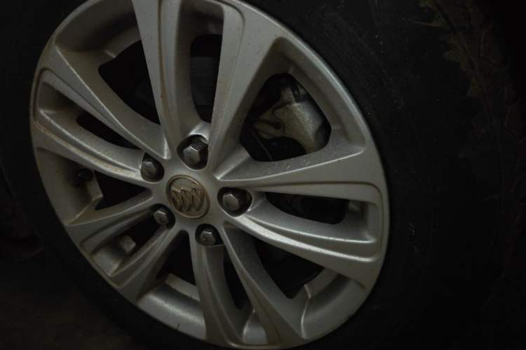Used Buick GT 2016 15N Automatic Entry-Level Trim Right Front Wheel Hub