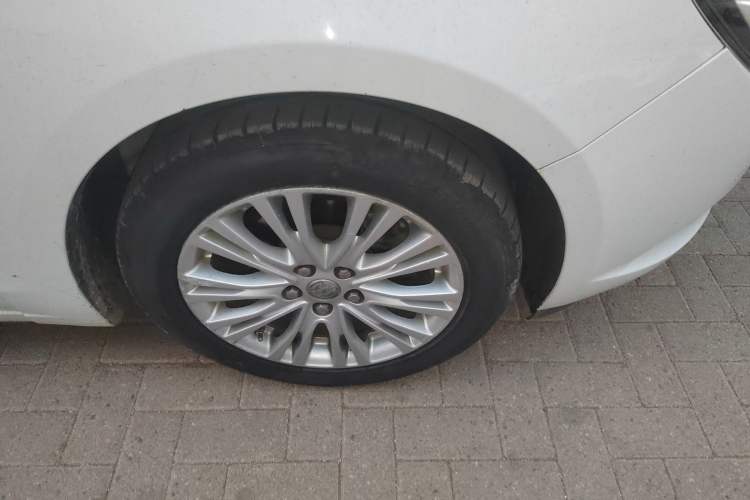 Used Buick GT 2016 15N Automatic Elite Edition Right Front Wheel Hub